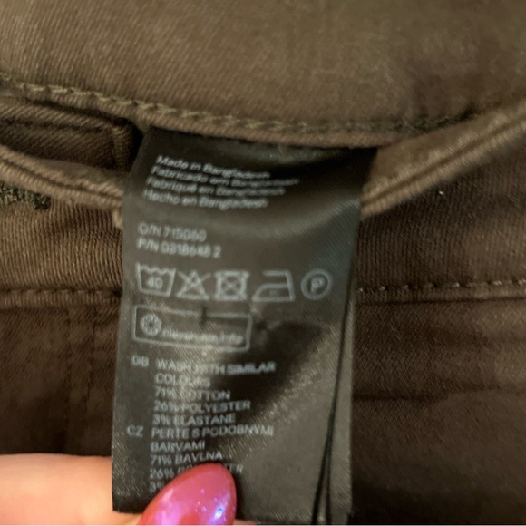 3/$25 H&M Divided Jeans 4 GUC - Picture 3 of 8